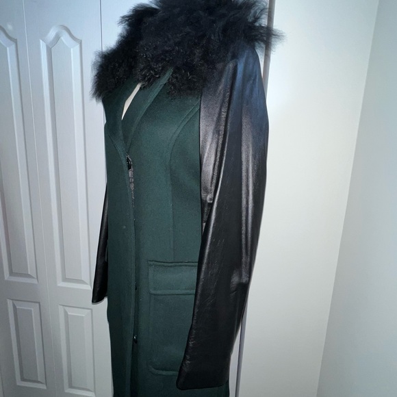 Danier Dark Green Coat with Fur Collar & Leather Sleeves - Picture 3 of 10